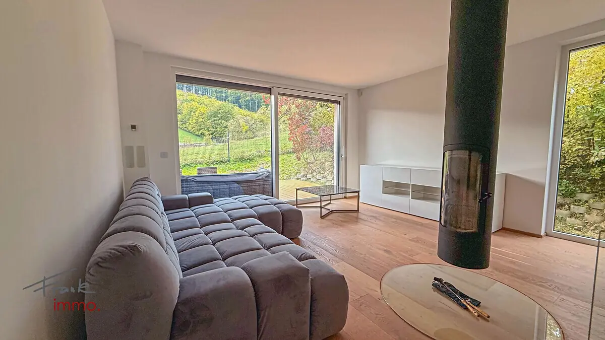 Wohnzimmer mit Kamin